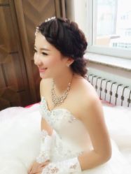 -贺贺新娘造型婚纱店
