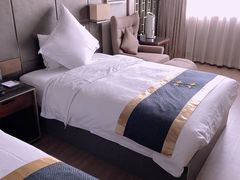 -武汉光谷广场杨家湾地铁站怡程酒店