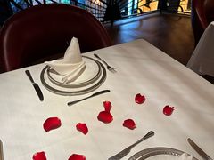 -Mogul Eatery·大亨餐酒馆