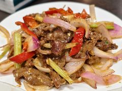姜葱炒牛花梅-乾坤饭店