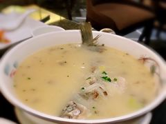 萝卜丝鲫鱼浓汤-满江红四季餐厅 · 国家五钻级酒家(新纪元大酒店店)
