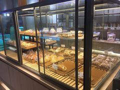 面包甜点陈列柜-顶东面包花园·生日蛋糕(世博店)