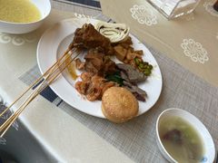 -南郊宾馆·风味自助餐厅·山东十六地市特色菜