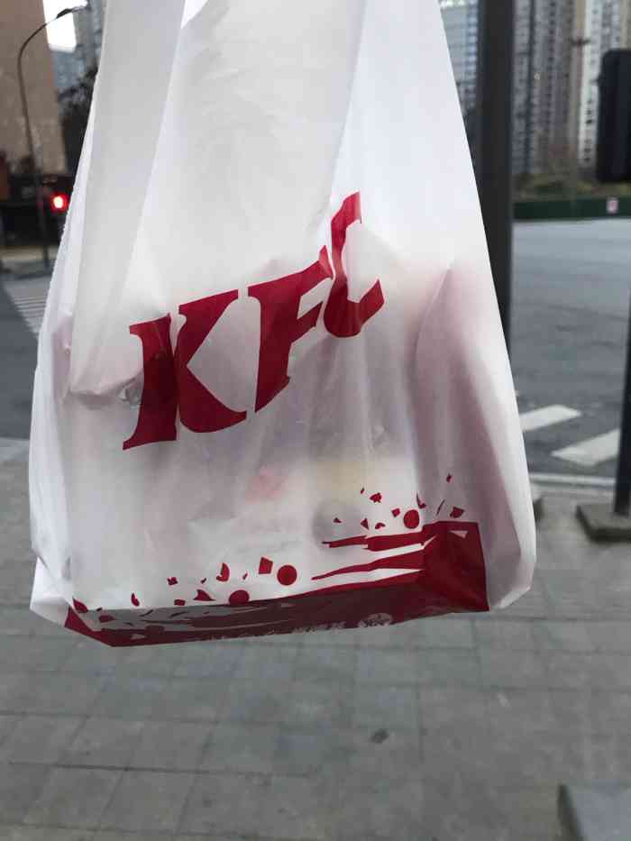 肯德基(财富店)-"翅桶.终于时隔多年吃上炸鸡了.要的两种.