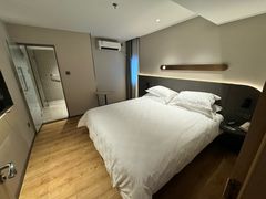 -锦江之星(青岛栈桥中山路地铁站店)