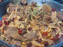 -帅巴人舅母子腊蹄民俗村