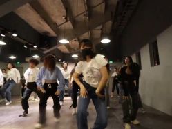 -CASTER跳舞俱乐部