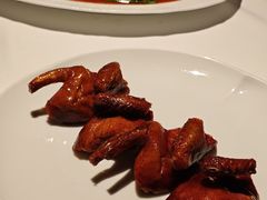 脆皮妙龄乳鸽-新荣记(BFC外滩金融中心店)