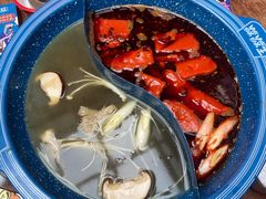 重庆红油经典鸳鸯锅-王歘歘·chuǎ火锅(五道营店)