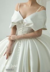 -Lady  Jane高端婚纱礼服馆