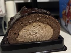 榛子巧克力脆梦龙卷-美事客·面包·蛋糕·甜品(城中城店)