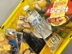 -咻啵翔翔零食基地(万达广场店)