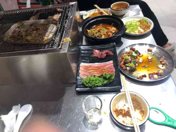 半斤八两地摊烤肉-"吃下来总体感觉就是这个性价比,还不如去吃.