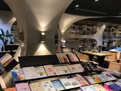 -钟书阁(珍园店)