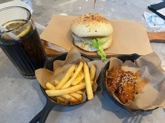 -必胜客(尹山湖歌林公园店)