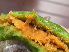 蛋黄肉松青团-沈大成(南京东路店)