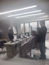 -宫铭烫发染发接发店