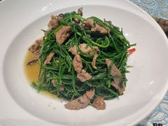 沙葱炒羊肉-巴扎美食·新疆菜·西域歌舞表演餐厅(新疆大厦店)