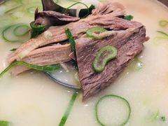 牛肉汤泡饭-神仙雪浓汤(弘大店)