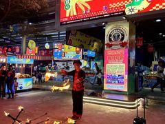 -三亚火车头万人海鲜广场