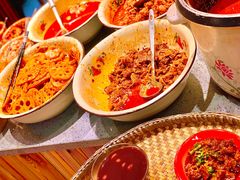 -爆炸头阿姨小四川正宗川味小吃(无任何分店)
