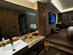 -西安大雁塔科技大学地铁站亚朵酒店