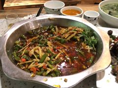 -兔行天下-鸿鹤鲜锅兔(中海国际店)