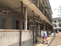 -吐斯廉屠杀博物馆