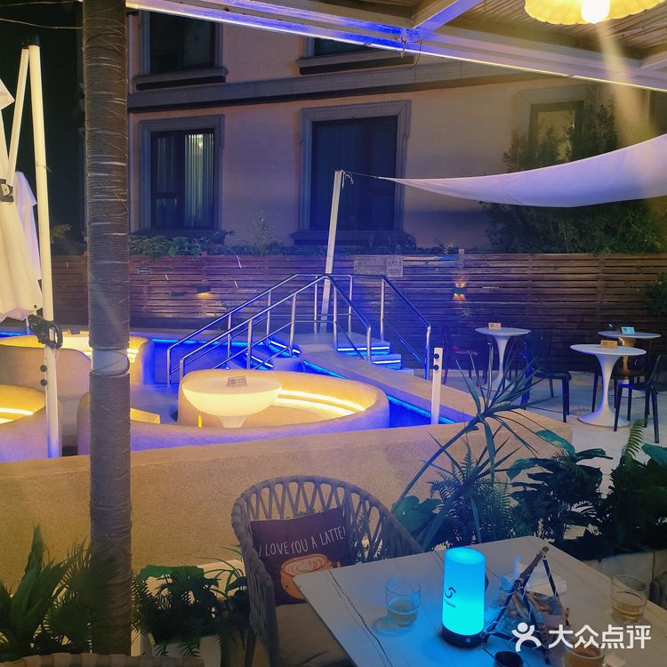 夜色中的浪漫小调