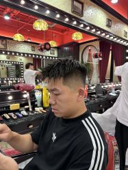 -东方先生国潮男士理发馆