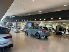 -上海永达奥诚奥迪4S店(申江路店)