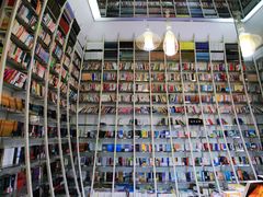 -钟书阁(松江泰晤士小镇店)