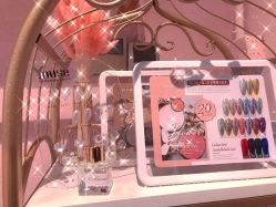 -花系美·美甲美睫精品店