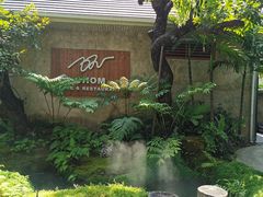 -Chom Cafe and Restaurant