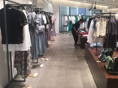 -URBAN REVIVO(高德置地广场·春广场店)