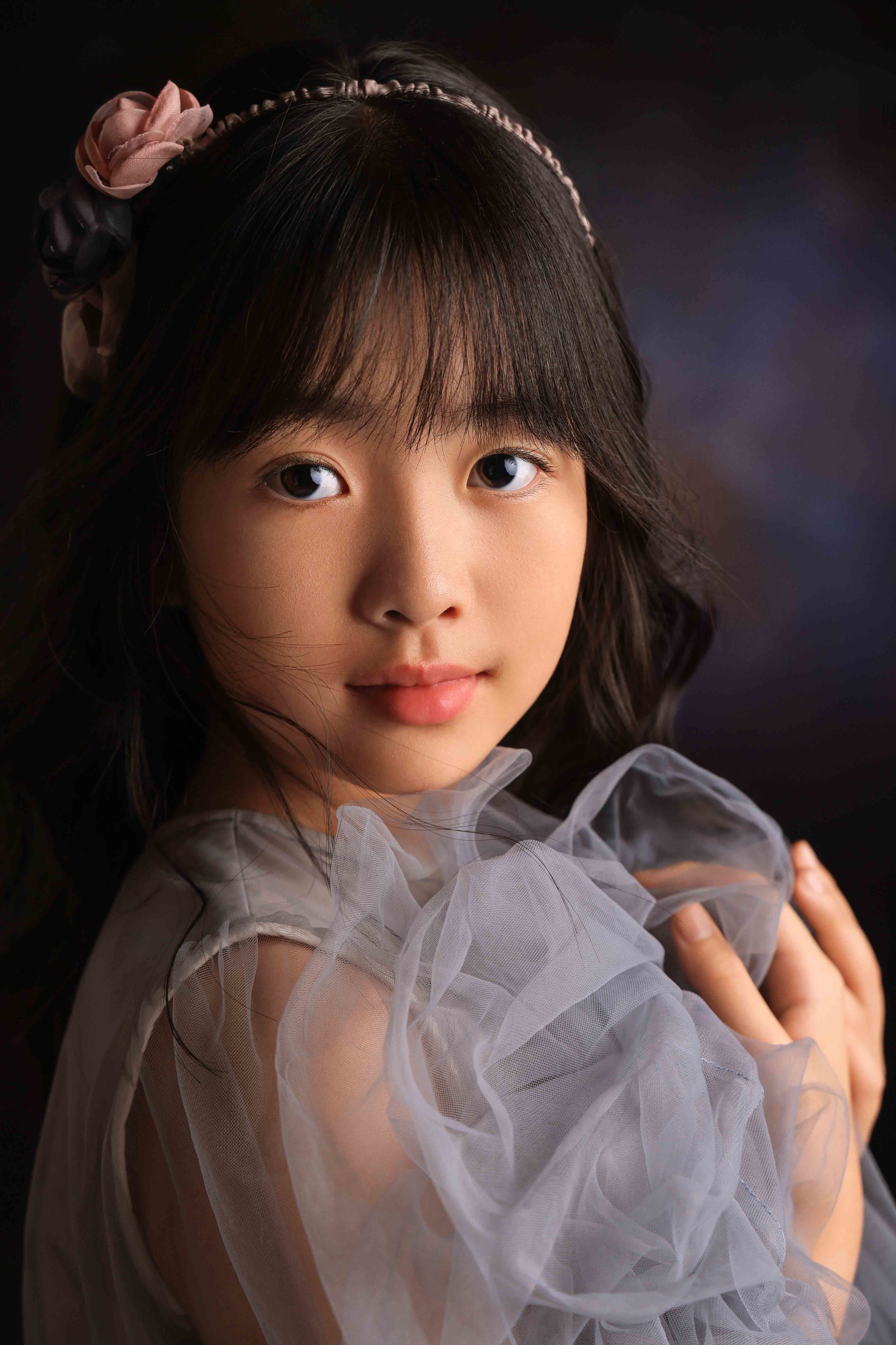 假笑小孩秒变镜头感小达人