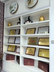 -岳灵生发养发馆