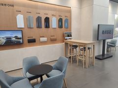 -理想汽车(世纪汇店)