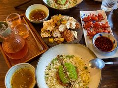 牛油果拌饭-小食院简餐厅