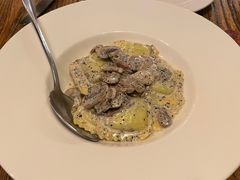 意式菠菜芝士饺配奶油蘑菇酱-La Tavernetta(Bar à Vin)(乌鲁木齐路店)