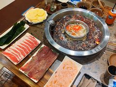-憨石匠鲜菜土火锅(昆都店)