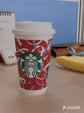 1️⃣每年圣诞都会出的 太妃榛果拿铁 我明明选的燕麦
