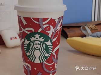 1️⃣每年圣诞都会出的 太妃榛果拿铁 我明明选的燕麦