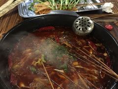 -灌县老妈砂锅串串香(万科红生活广场店)