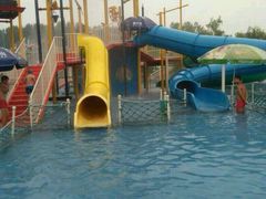 -黄河谷马拉湾海浪浴场