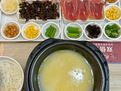 -花馬肆.云南过桥米线(汉神购物广场现场熬汤店)