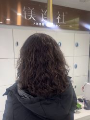 -镁连社·美联社
