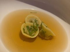意式鸭肝饺子配牛肉清汤-AZUR聚(香格里拉饭店)