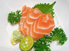 三文鱼刺身-8PINTS八品脱·日料·烧鸟·精酿小酒馆(莘庄店)