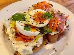 三文鱼牛油果吐司-Egg•Allday Brunch(襄阳北路店)